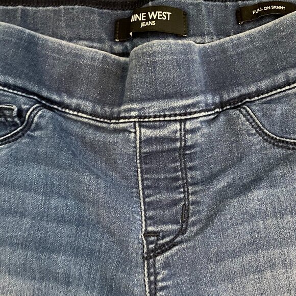 NINE WEST Pull On Distressed Dark Blue Skinny Jeans with Light Wash Size 4 - Picture 4 of 10